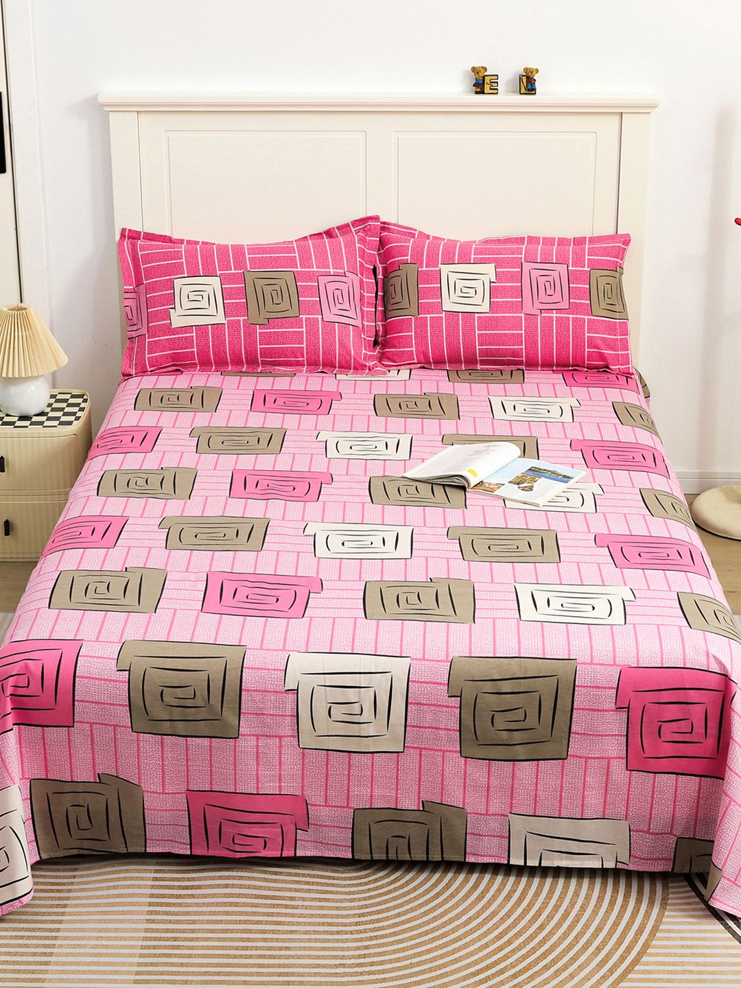 Story@home Maroon Pink Geometric Cotton 144 TC Queen Bedsheet With 2 Pillow Covers