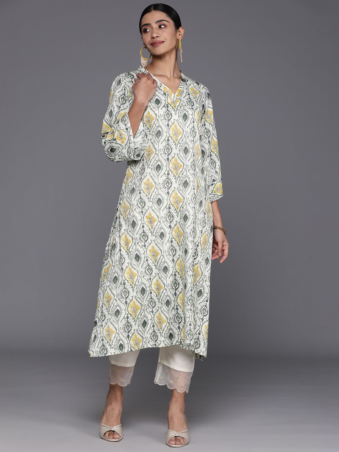 Varanga Women Abstract Printed Flared Sleeves Kurta