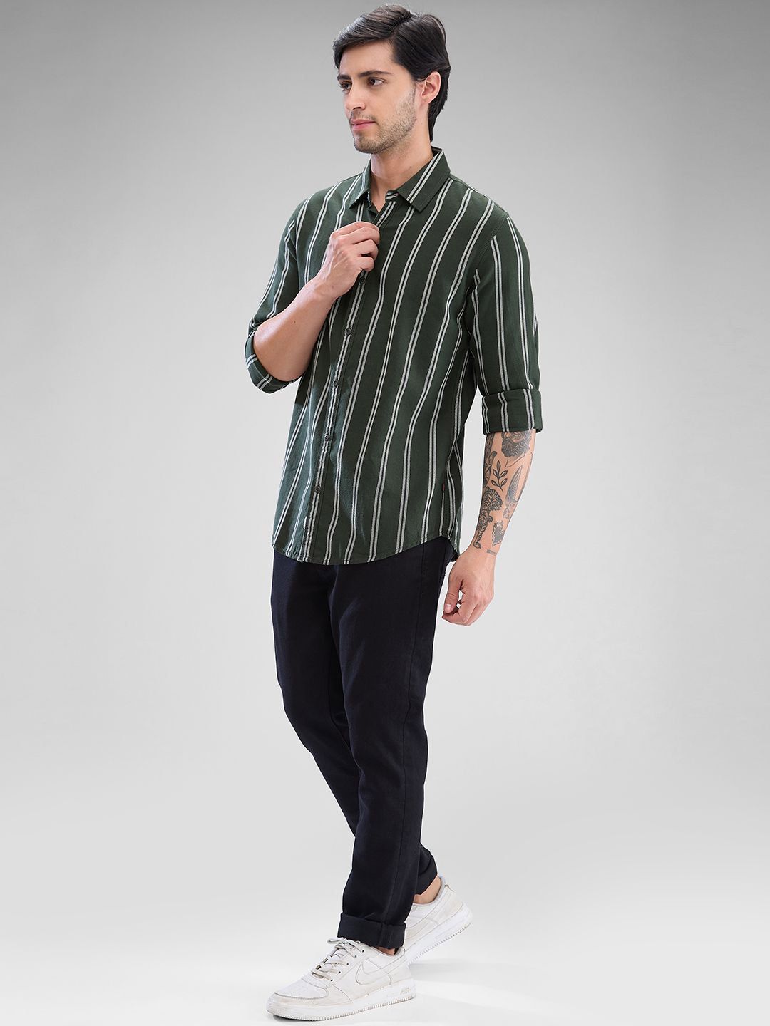 SPYKAR Men Slim Fit Opaque Striped Spread Collar Casual Shirt