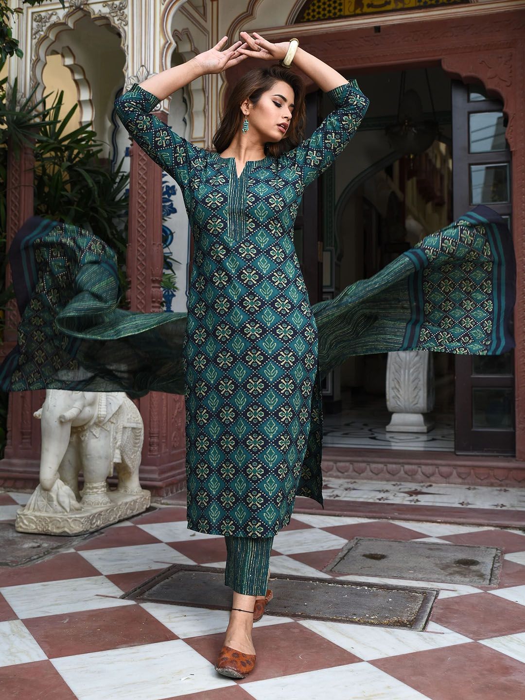 KALINI Floral Printed Regular Straight Kurta With Trousers & Dupatta