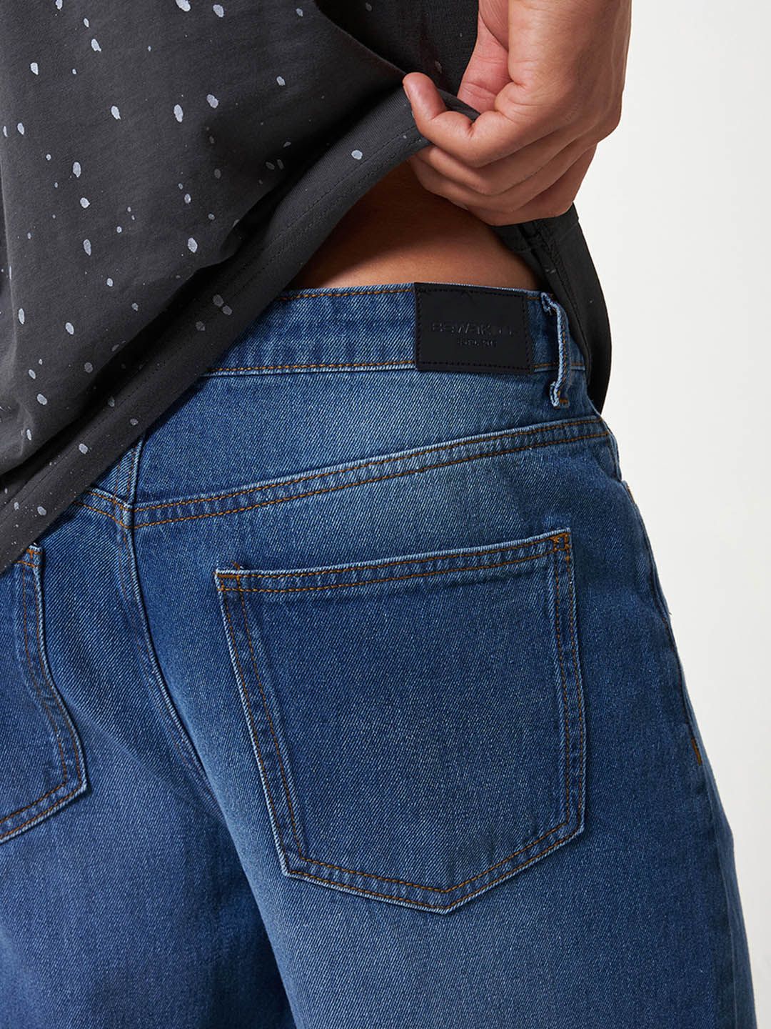 Bewakoof Men Blue Baggy Fit Light Fade Mildly Distressed Pure Cotton Jeans