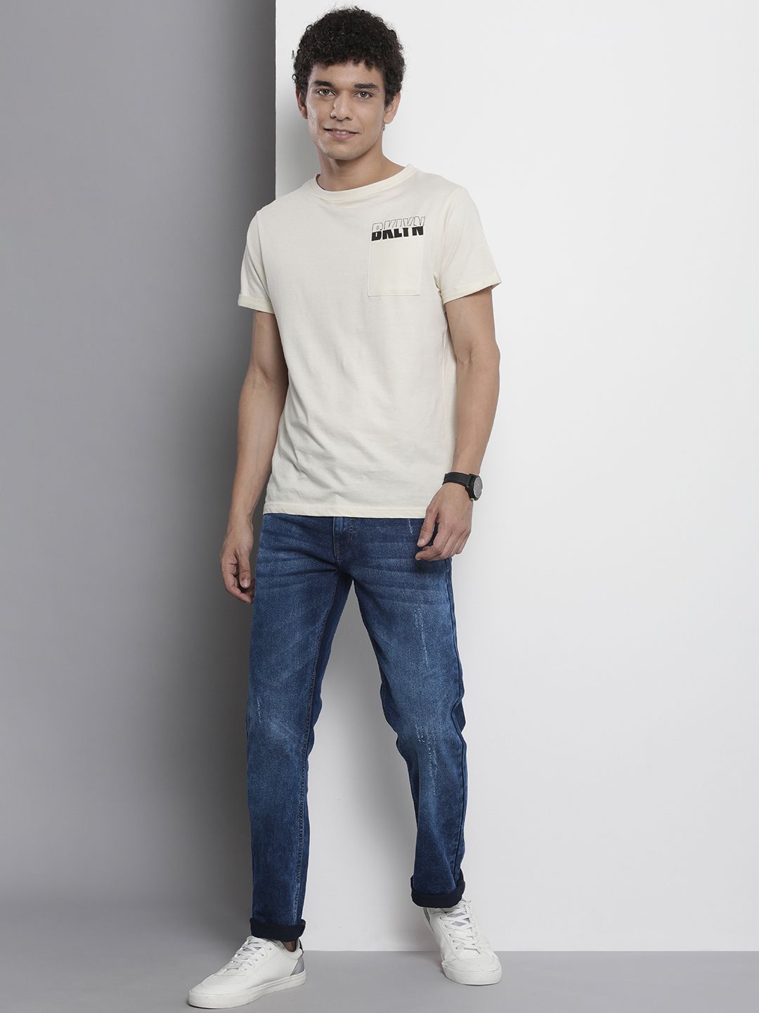 The Indian Garage Co Men Slim Straight Fit Light Fade Stretchable Jeans