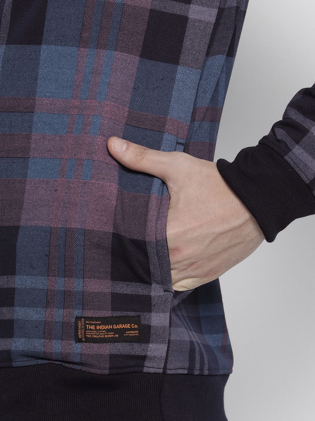 The Indian Garage Co Men Navy Blue & Pink Checked Sweatshirt