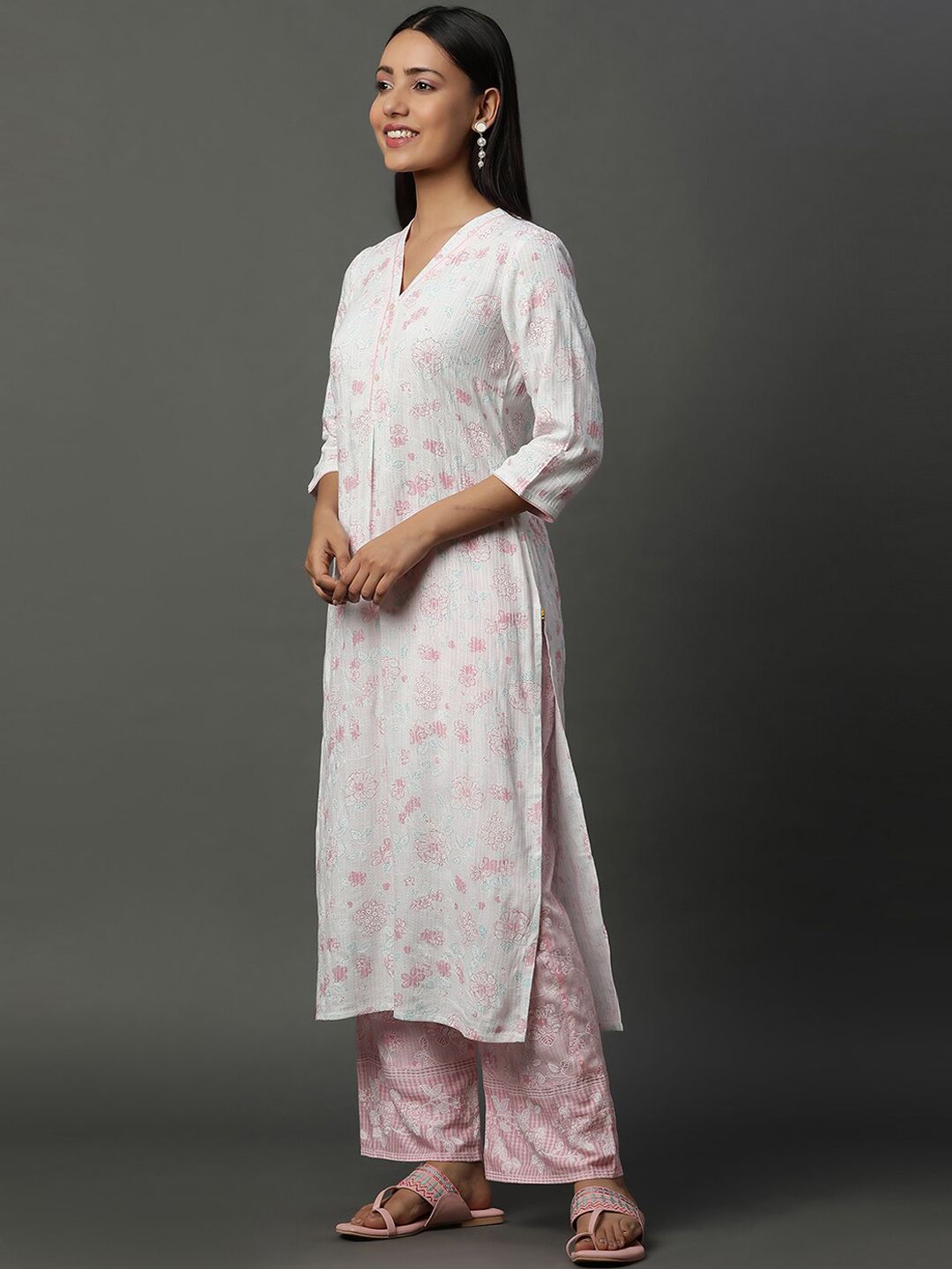 AURELIA  Floral Printed V-Neck Three-Quarter Sleeves Straight Kurta