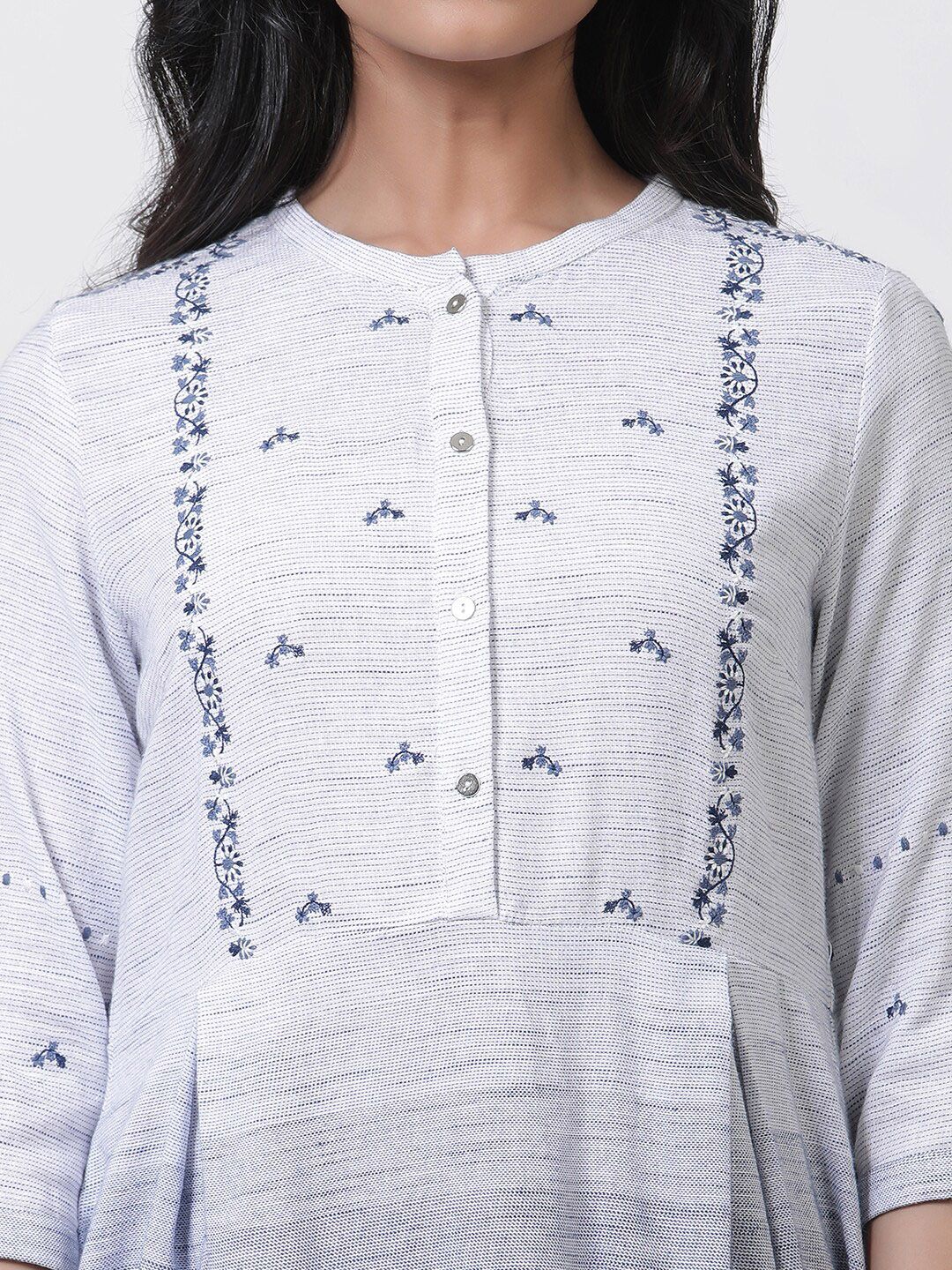 W Women Ethnic Motifs Striped Regular Thread Work Pure Cotton Kurta With Trousers