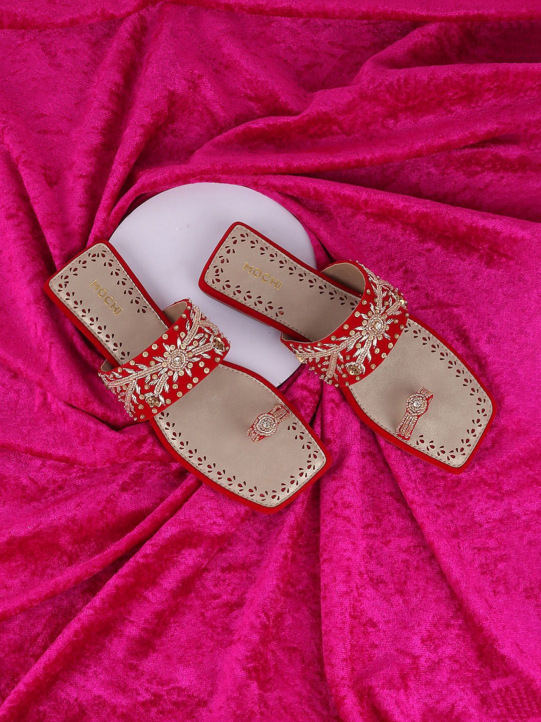 Mochi Ethnic Embellished One Toe Flats