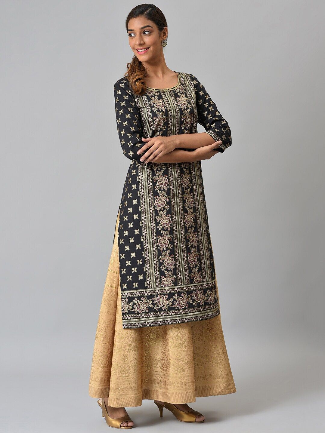 Aurelia Women Black Floral Print Viscose Straight Kurta