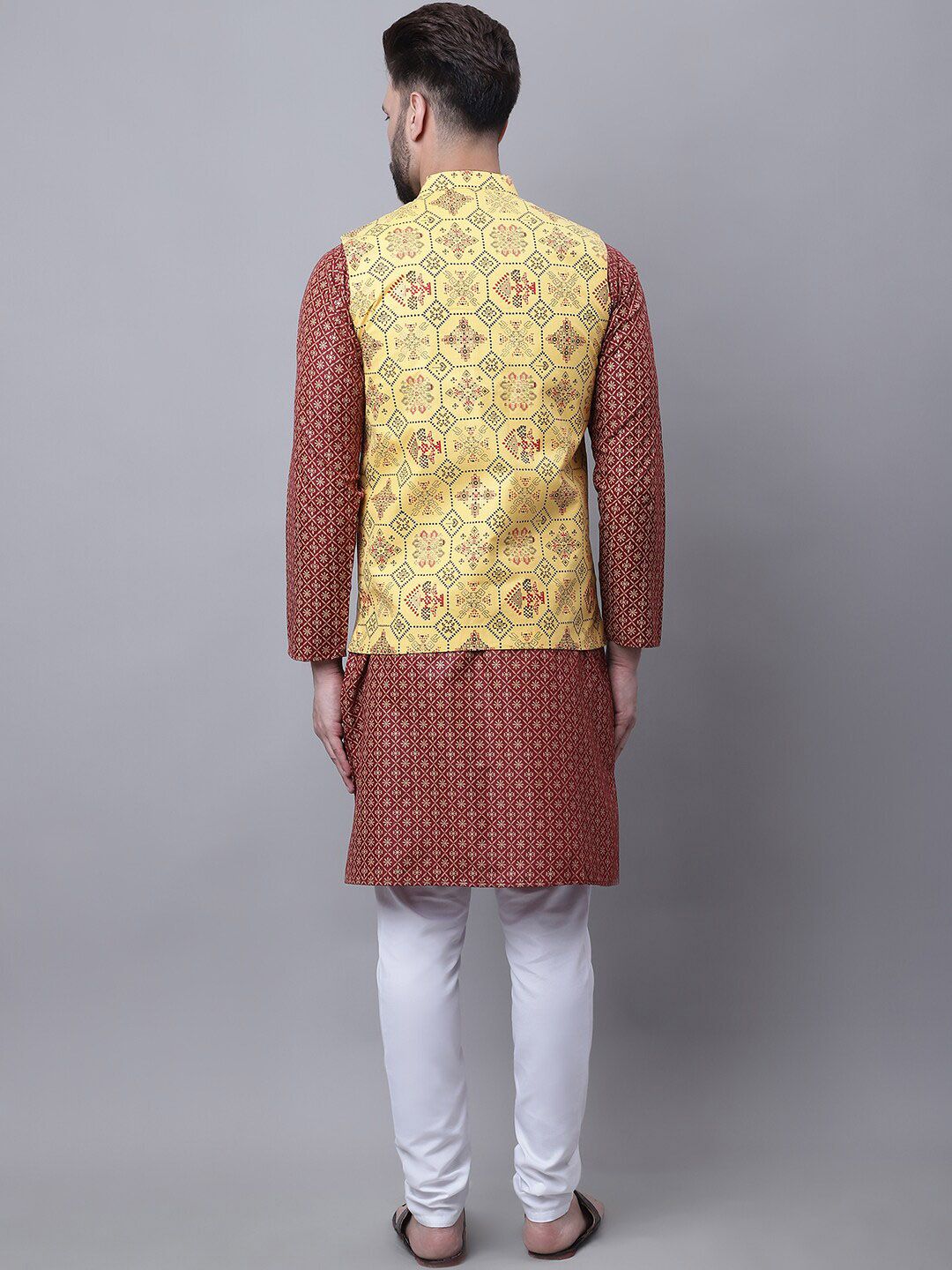 SOJANYA Men Ethnic Motifs Printed Regular Kurta With Pyjamas & Nehru Jacket