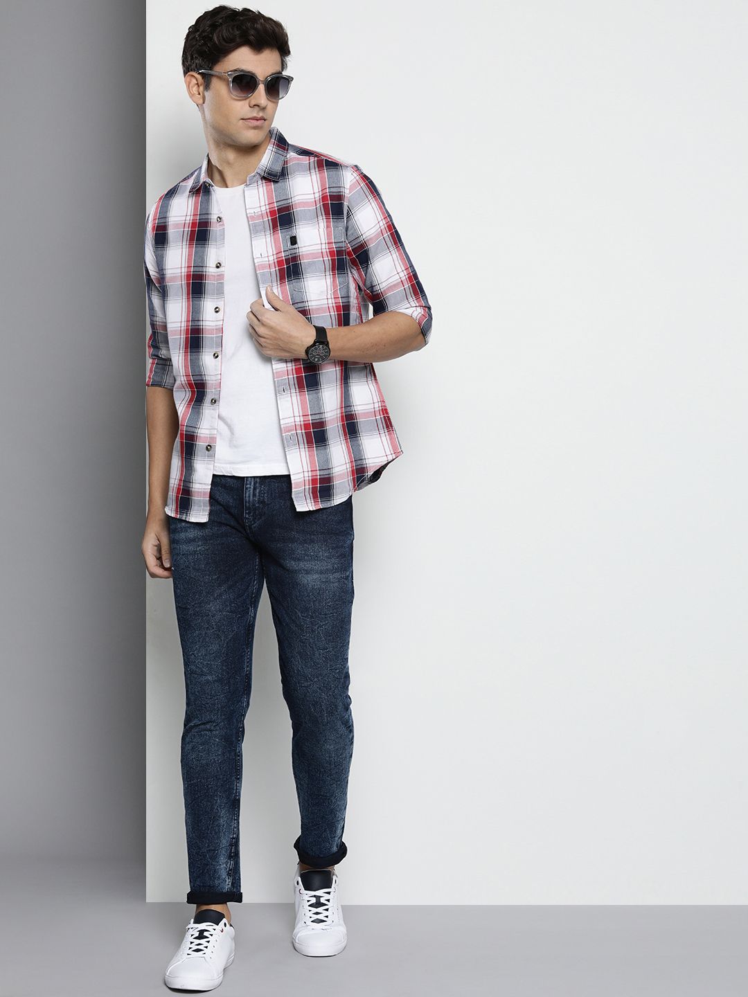 The Indian Garage Co Men Slim Fit Light Fade Stretchable Jeans