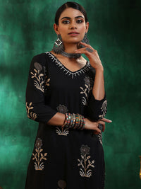 Libas Women Floral Printed Regular Beads and Stones Pure Cotton Kurta with Trousers