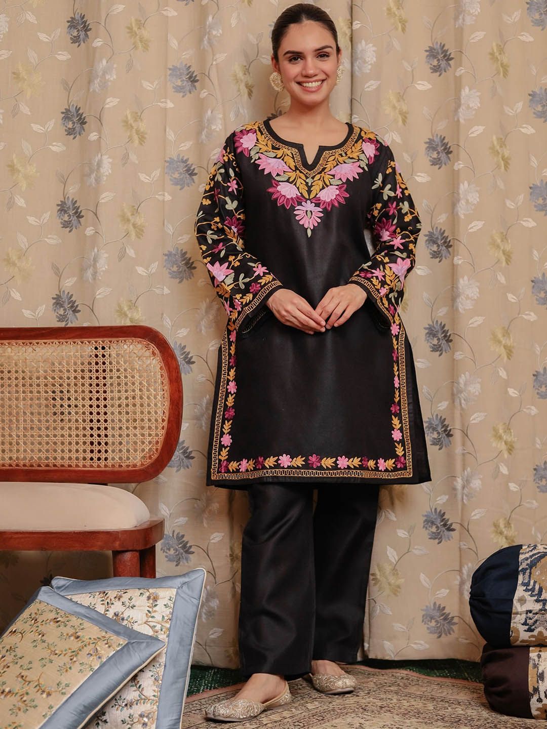 HOUSE OF KARI  Floral Embroidered Aari Work Straight Kurta With Trousers