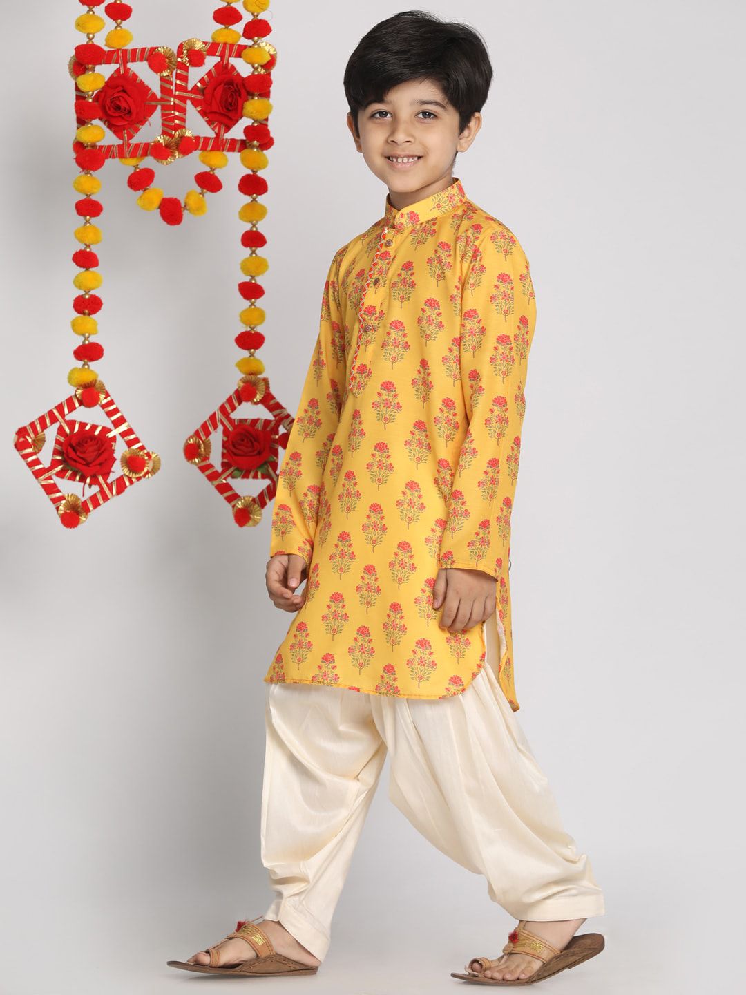 VASTRAMAY Boys Floral Printed Regular Gotta Patti Kurta With Patiala