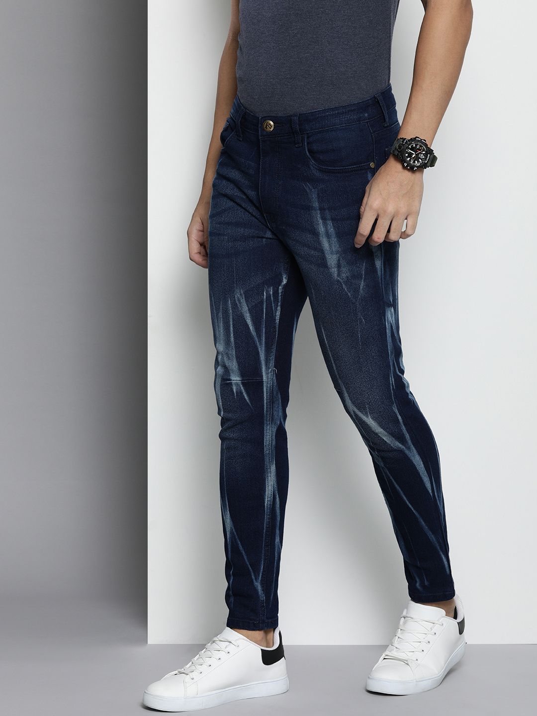 The Indian Garage Co Men Blue Carrot Fit Light Fade Stretchable Jeans