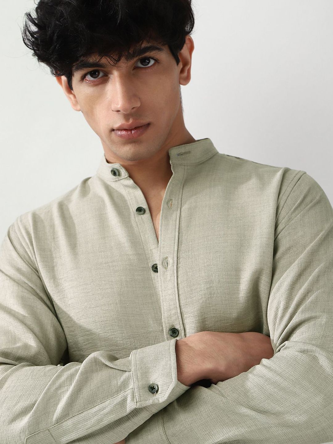 Urbano Fashion Men Light Grey Solid Linen Full Sleeve Relaxed Fit Mandarin Collar Casual Shirt