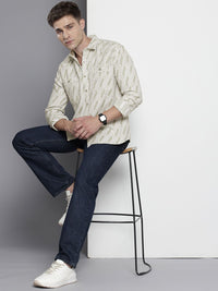 The Indian Garage Co Men Relaxed Fit Textured Resort Wear Jacquard Shirt