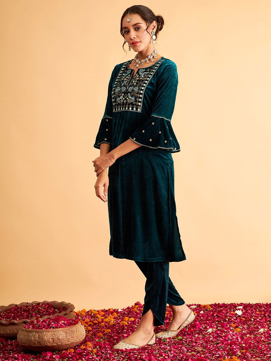 Shae by SASSAFRAS Women Green & Golden Yoke Design Velvet Finish Straight Kurta