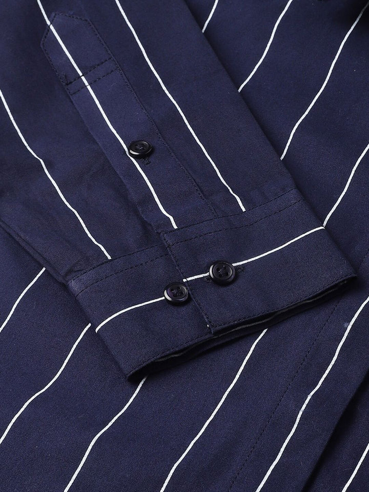 Hancock Sharp Slim sesuai dengan baju formal kapas menegak