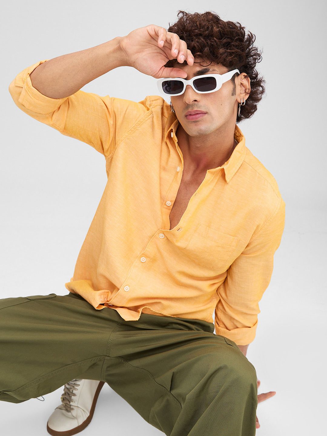 VASTRADO Classic Slim Fit Textured Cutaway Collar Cotton Casual Shirt