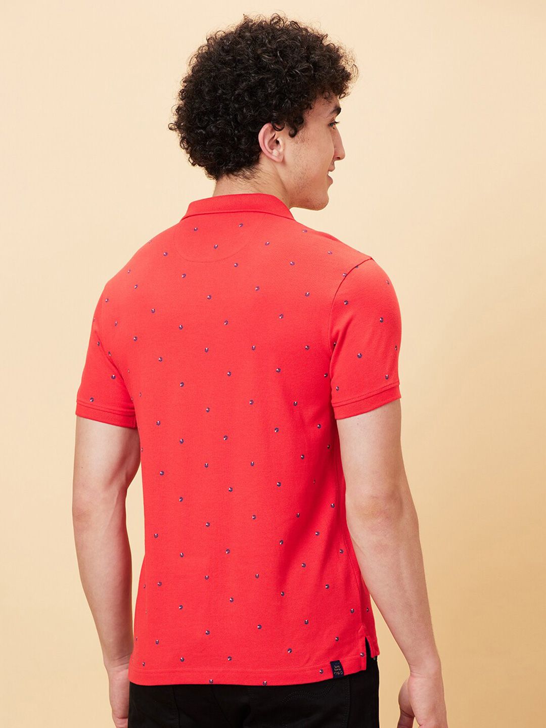 Menjadi t-shirt kolar polo cetak geometri manusia