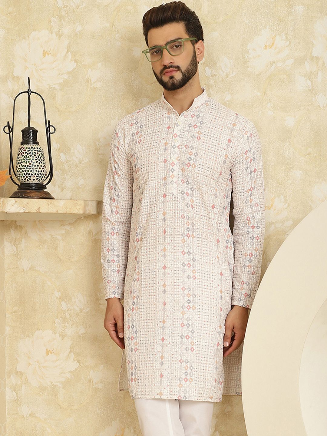 SOJANYA Men White Floral Embroidered Thread Work Kurta