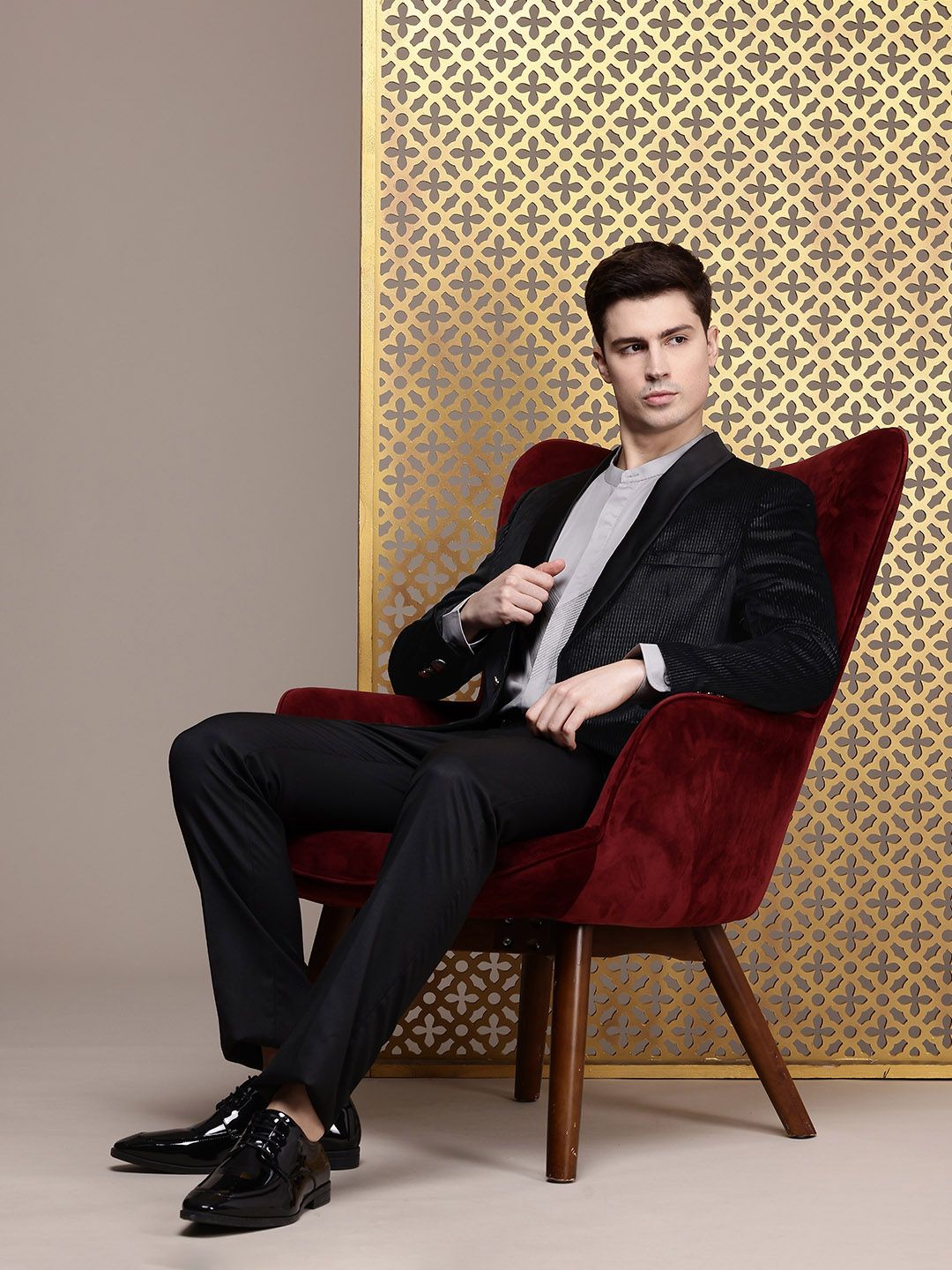 House of Pataudi Red Carpet Line Striped Shawl Collar Single-Breasted Velvet Finish Blazer