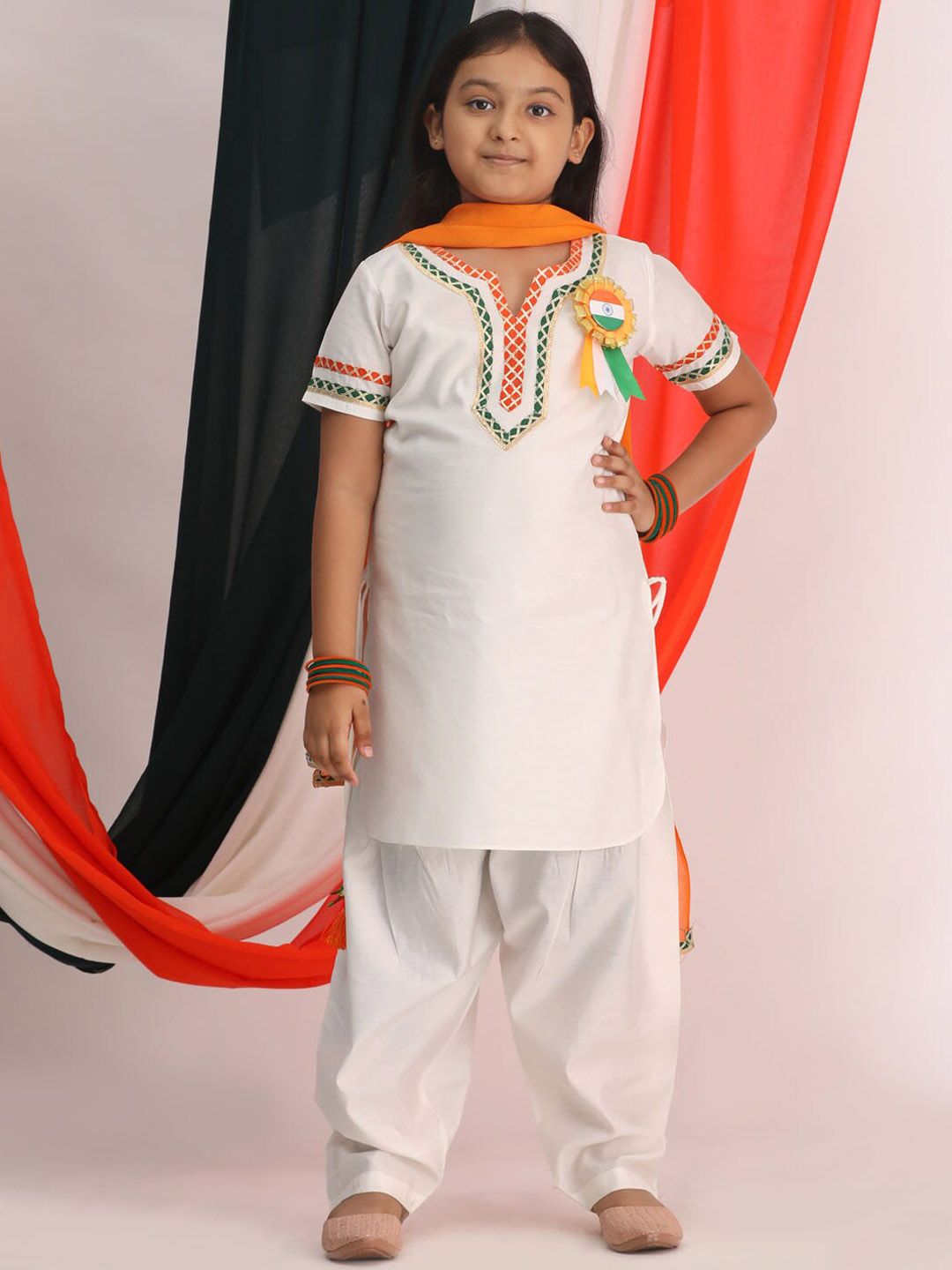 VASTRAMAY Girls White Yoke Design Regular Gotta Patti Kurta & Patiala With Dupatta