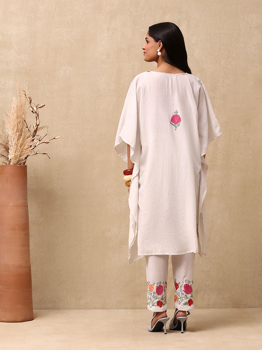 House of Chikankari Crafts Set Kaftan Wanita Solid Sulam Aari - Putih