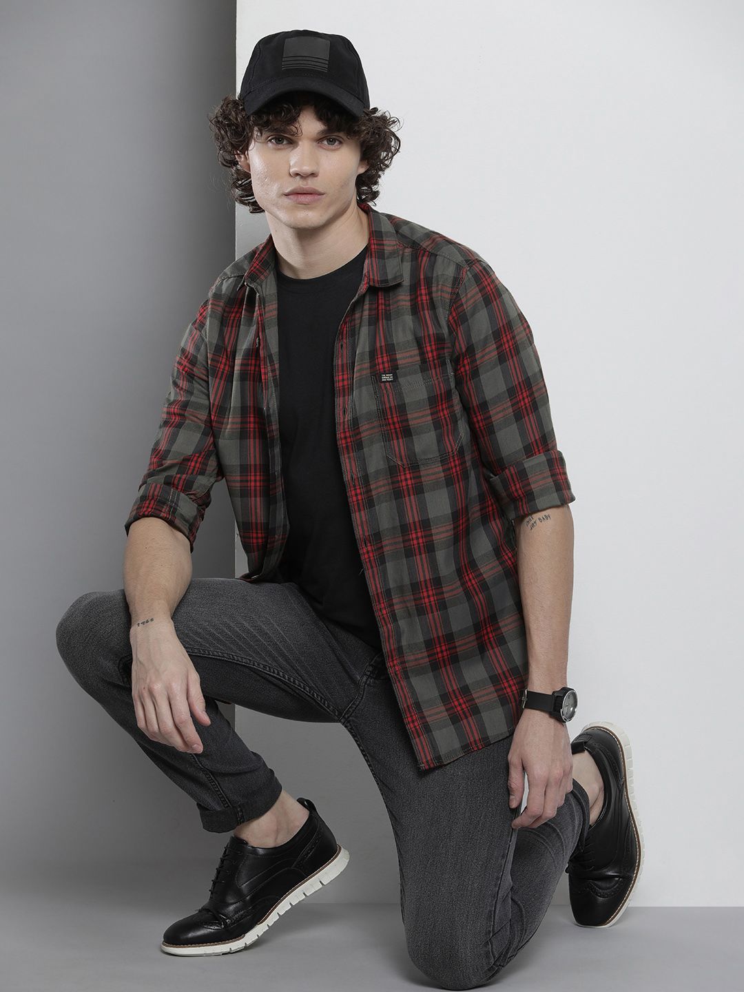 The Indian Garage Co Men Regular Fit Checked Casual Shirt