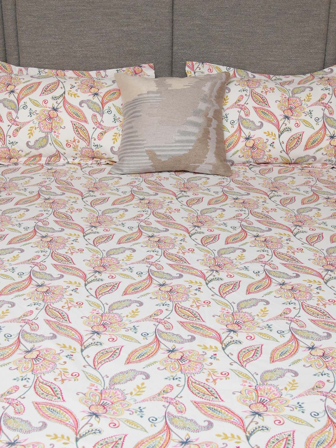 URBAN SPACE White & Red Printed 200 TC Cotton Double King Bedsheet With 2 Pillow Covers