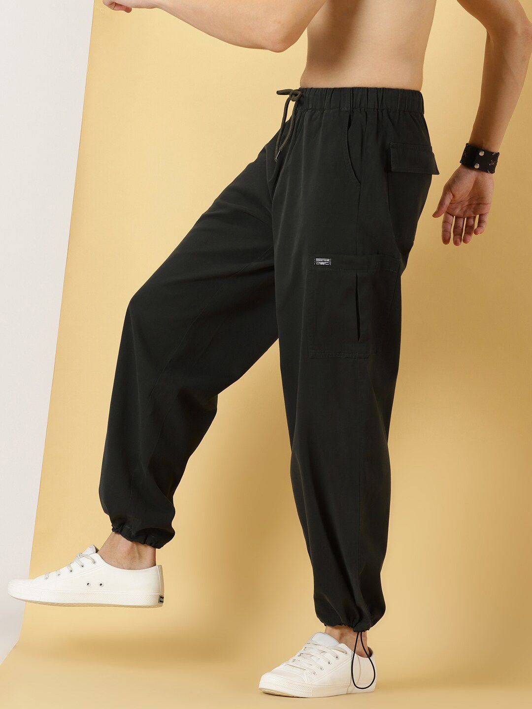 Thomas Scott Men Mid Rise Parachute Fit Pure Cotton Cargo Trousers