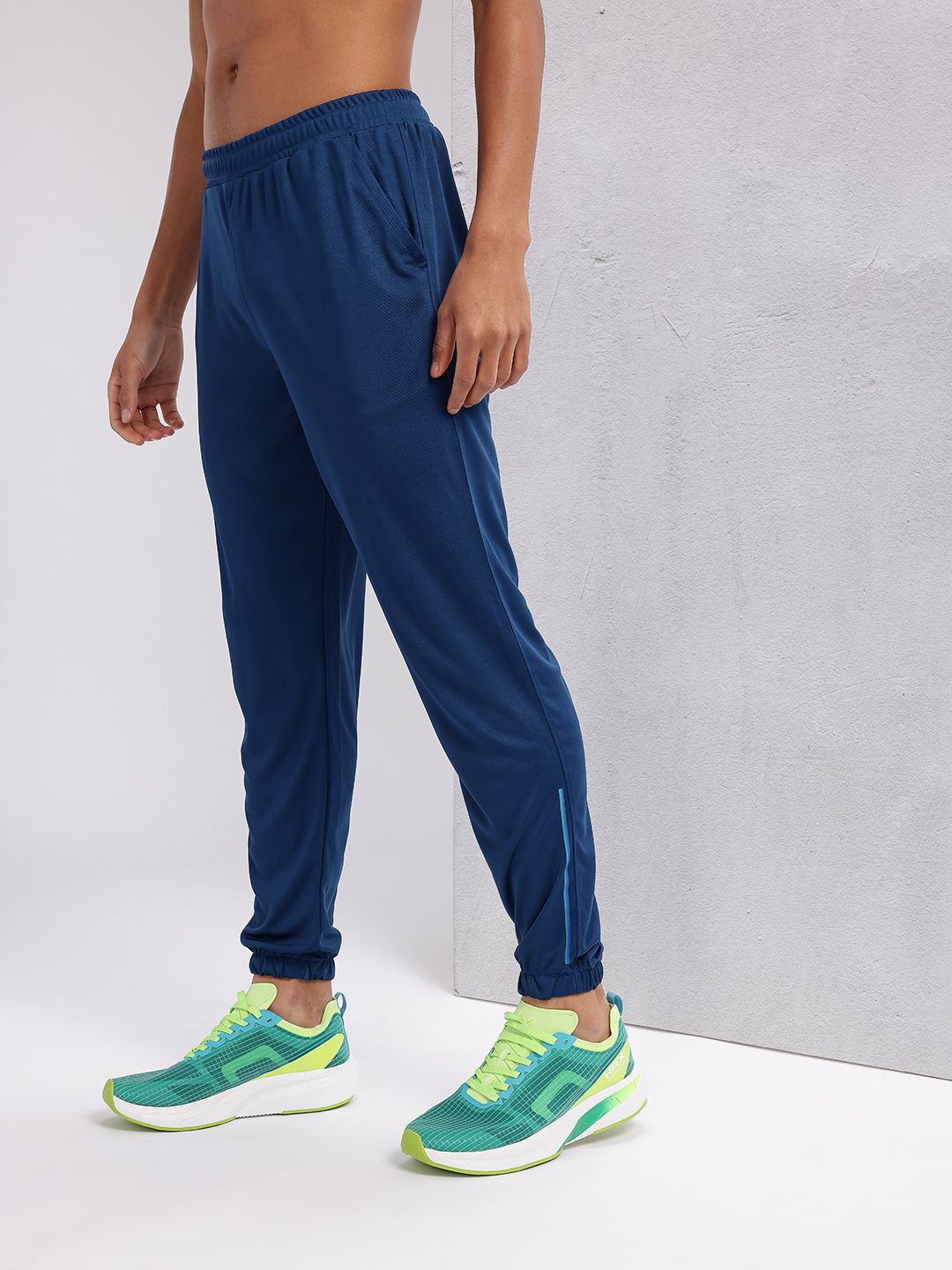 HRX by Hrithik Roshan Men Mid-Rise Rapid-Dry Training Joggers