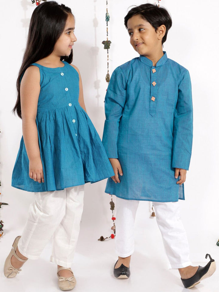 VASTRAMAY Girls Blue Pure Cotton Kurta And Straight Pant
