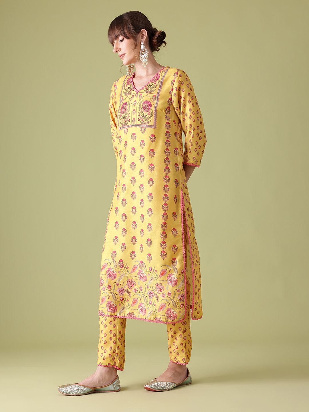 Anouk Women Floral Printed Regular Kurta with Trousers & Dupatta with Lace Detail