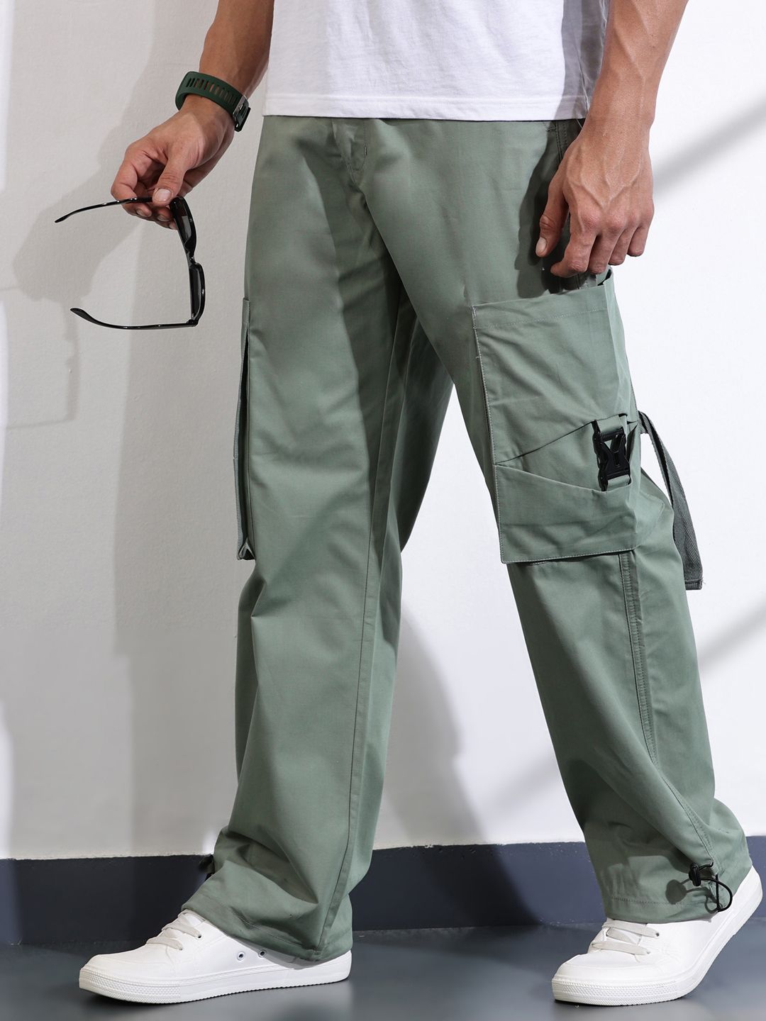 Thomas Scott Men Cotton Mid-Rise Original Cargos Trousers
