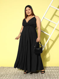 Berrylush Curve Plus Saiz Tali Bahu Pepejal Crepe Maxi Dress