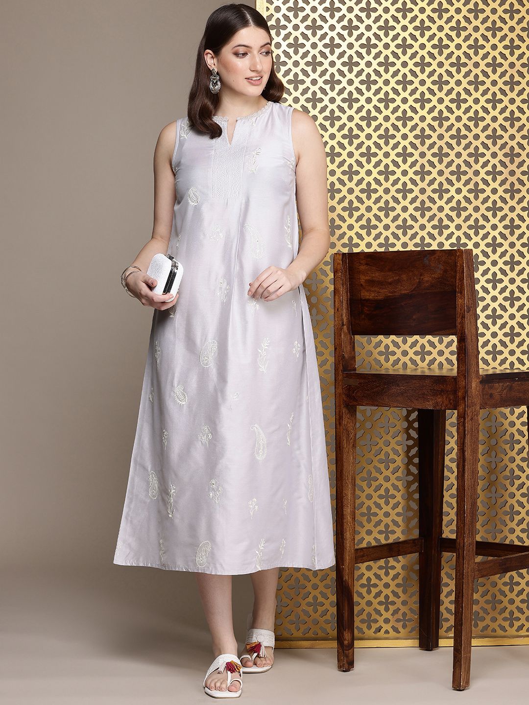 House of Pataudi Floral Embroidered Jashn Ethnic Dress