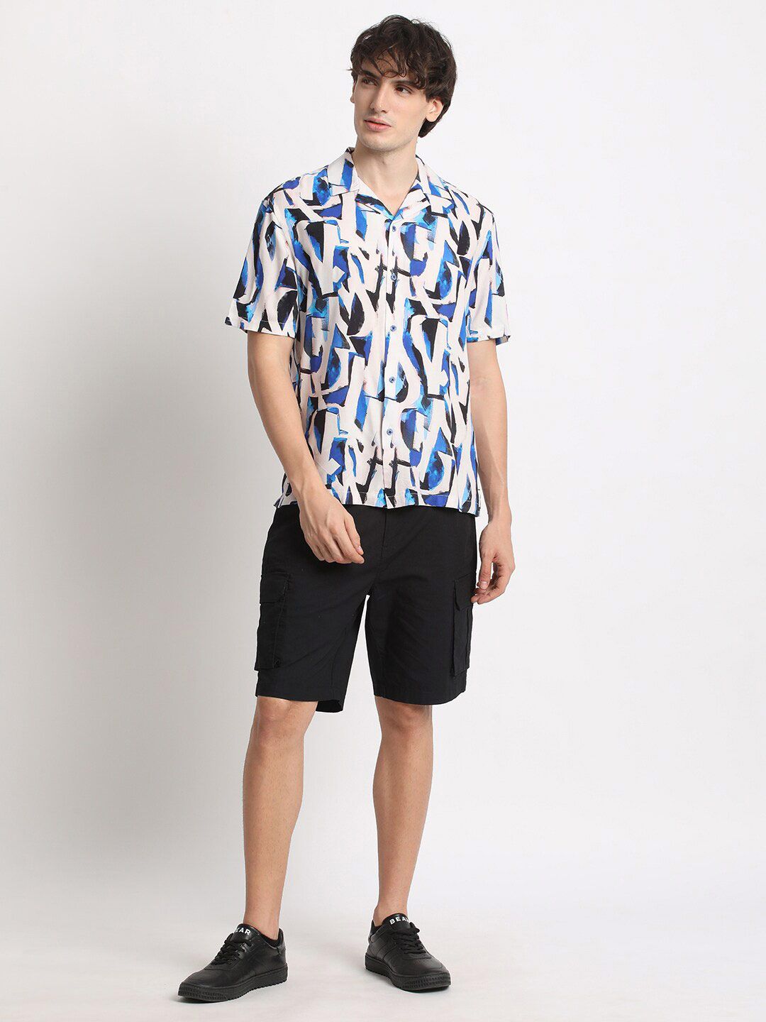 THE BEAR HOUSE Short Sleeves Spread Collar Opaque Printed Casual Shirt