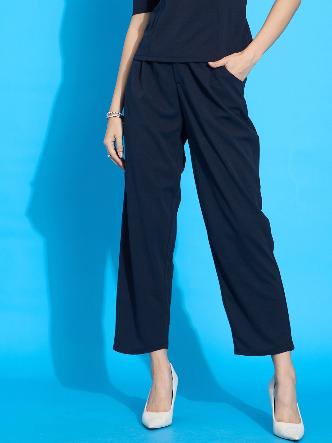 SASSAFRAS worklyf Women Mid-Rise Pleated Trousers