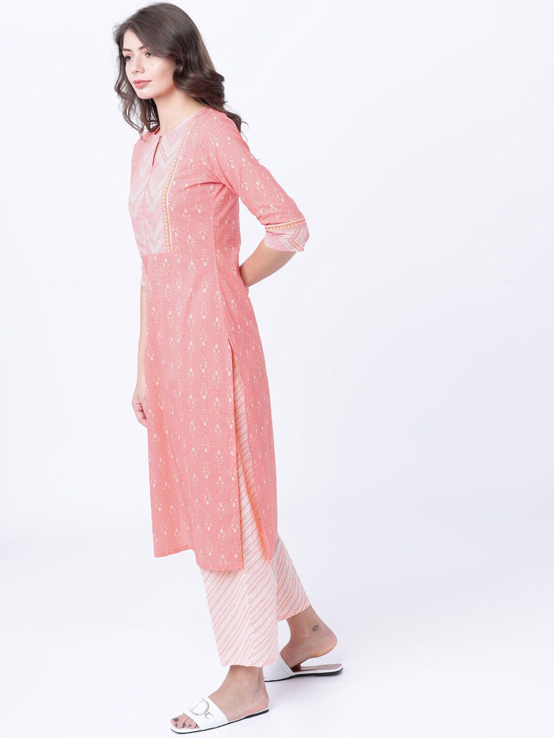 Vishudh Women Coral & Off-White Striped Straight Kurta