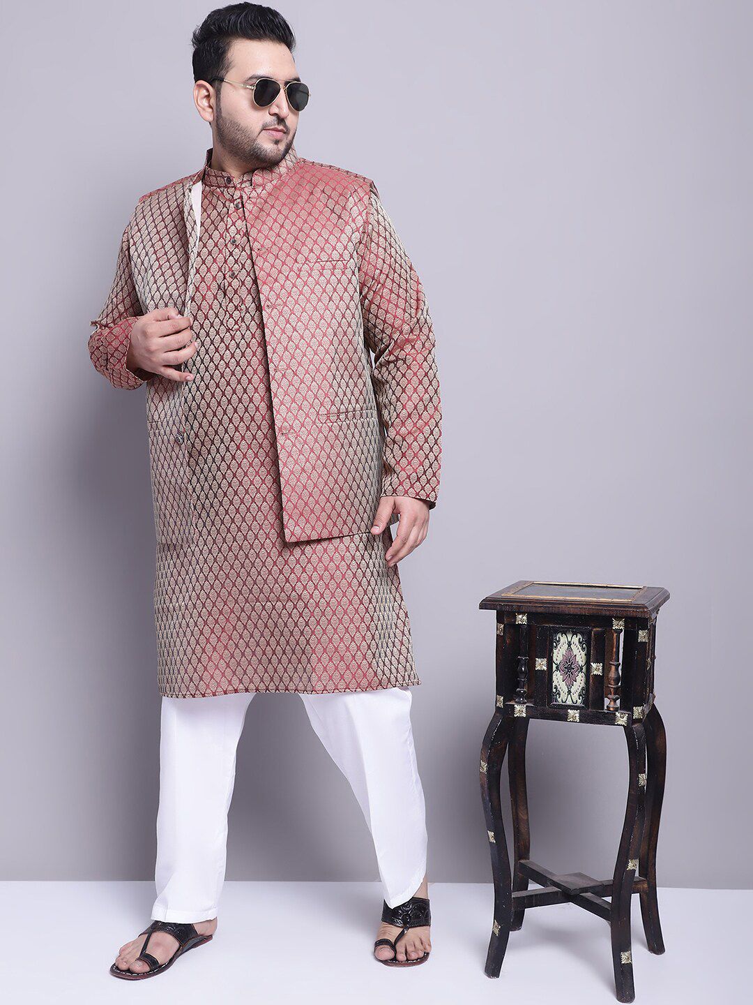 SOJANYA PLUS Ethnic Motifs Woven Design Regular Kurta With Pyjamas & Nehru Jacket