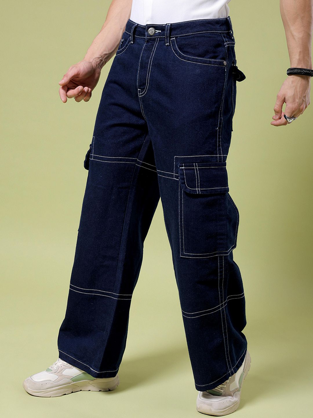 The Indian Garage Co Men Wide Leg Contrast Stitch Mid-Rise Cotton Cargo Jeans