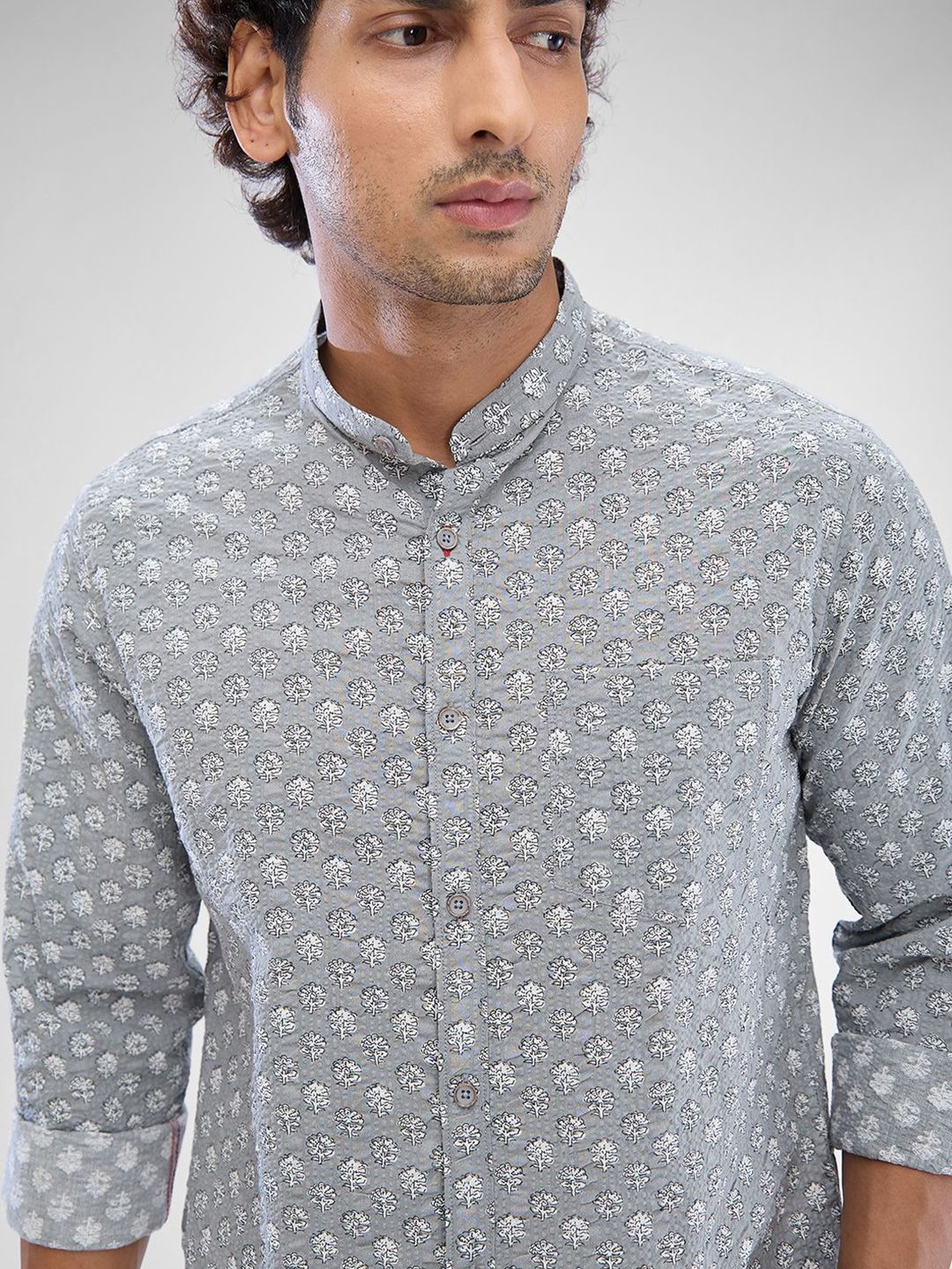 SPYKAR Men Slim Fit Floral Printed Opaque Mandarin Collar Casual Shirt