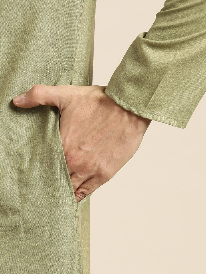 SOJANYA Men Green Solid Straight Kurta