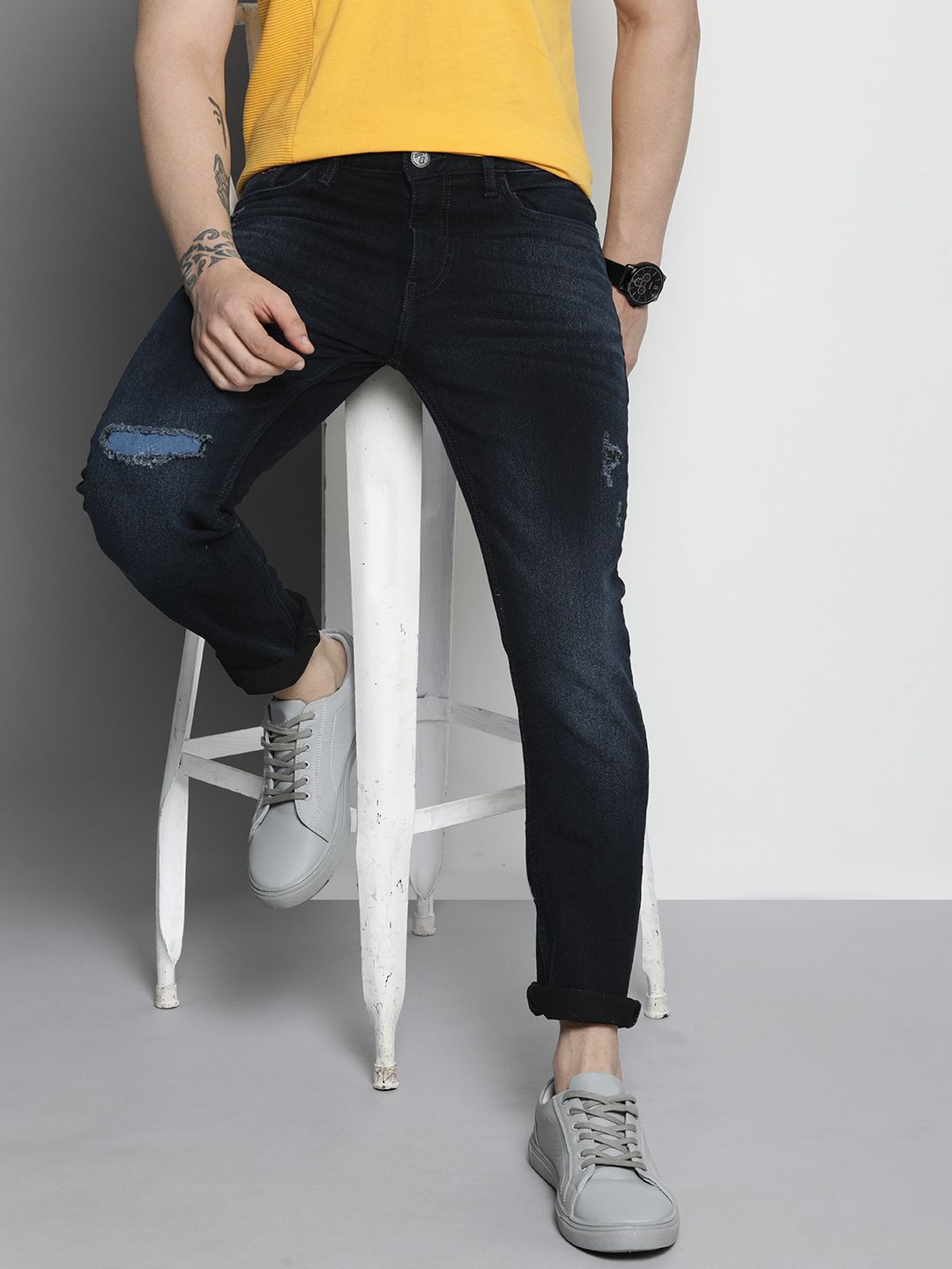 The Indian Garage Co Men Slim Fit Mildly Distressed Stretchable Jeans