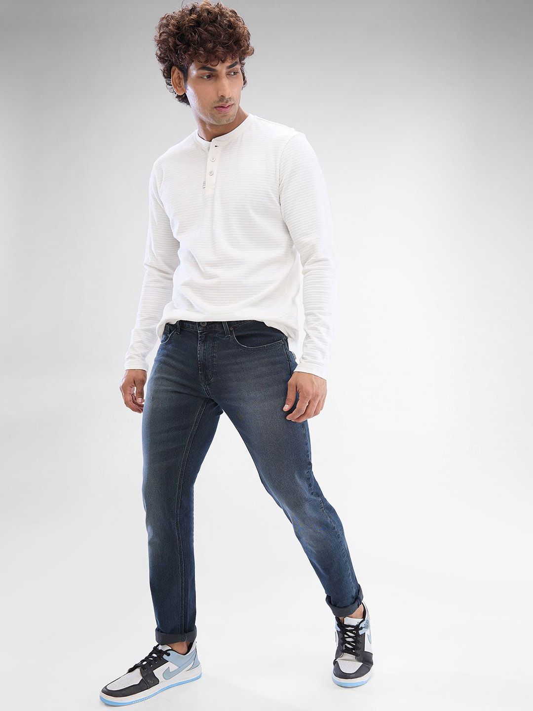 SPYKAR Men Slim Fit Low-Rise Light Fade Clean Look Stretchable Jeans