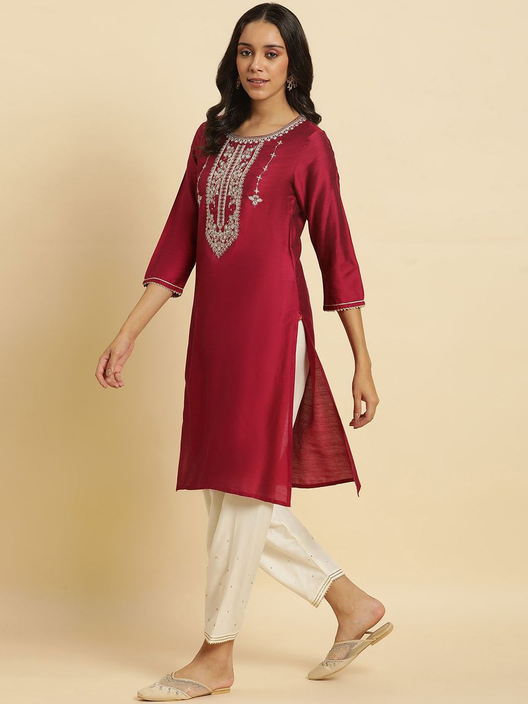 W Round Neck Floral Embroidered Straight Kurta