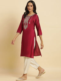 W Round Neck Floral Embroidered Straight Kurta