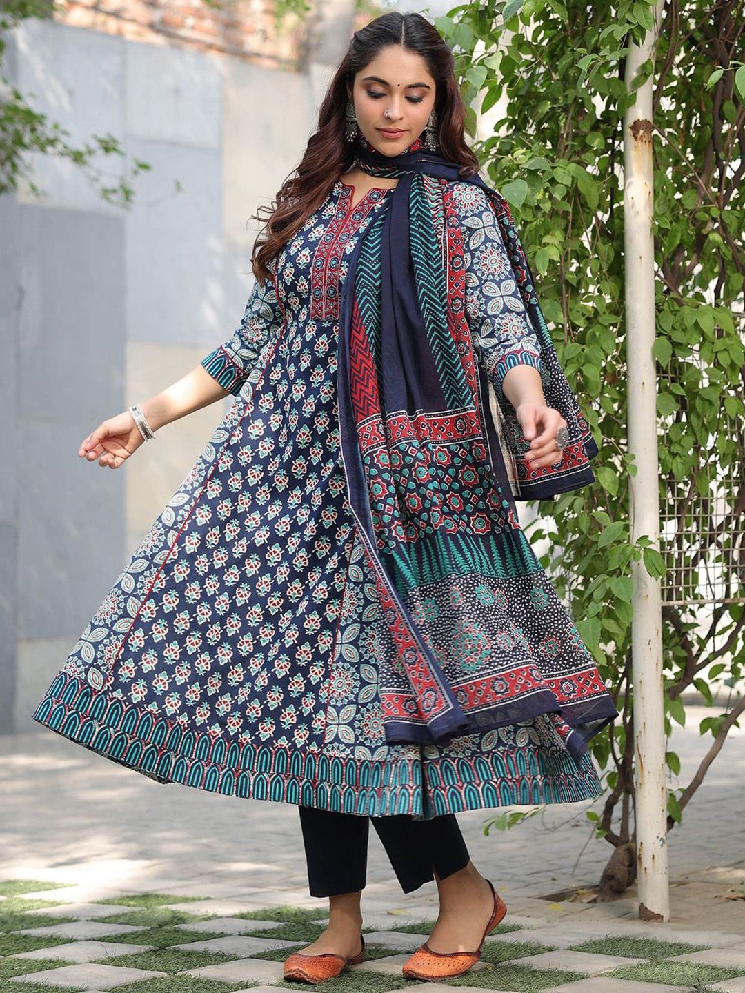Rain & Rainbow Women Ethnic Motifs Printed Regular Beads and Stones Pure Cotton Kurta with Trousers & With