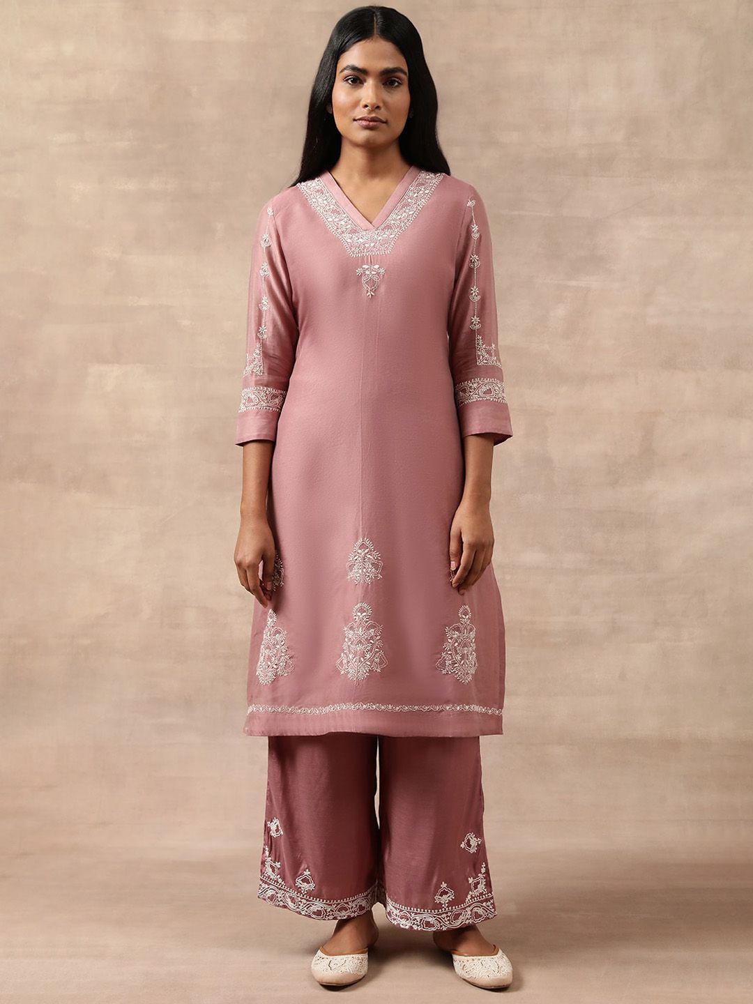 W The Folksong Collection Thread Work Embroidered Cotton Silk Straight Kurta