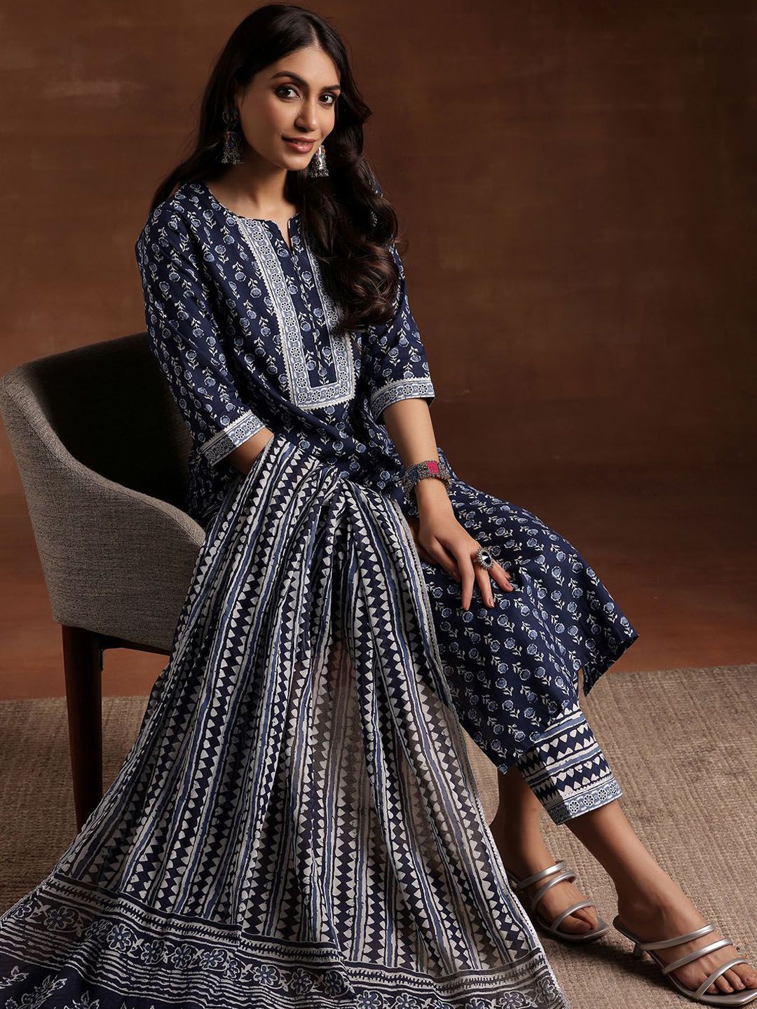 Libas Floral Printed Notch Neck Pure Cotton Straight Kurta with Trousers & Dupatta